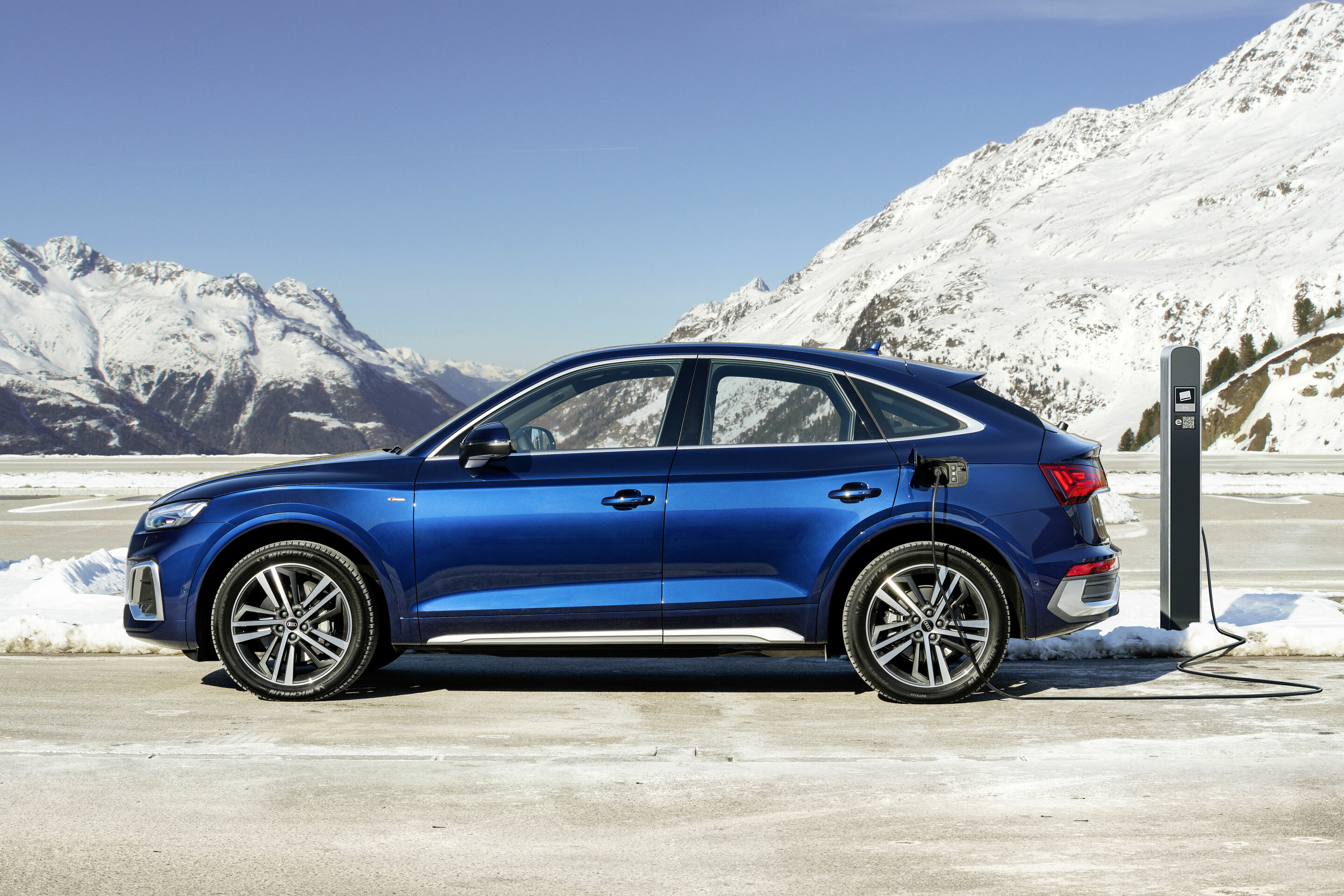 More powerful battery, longer range: upgrade for the Audi plug-in hybrids  Q5, A6, and A7